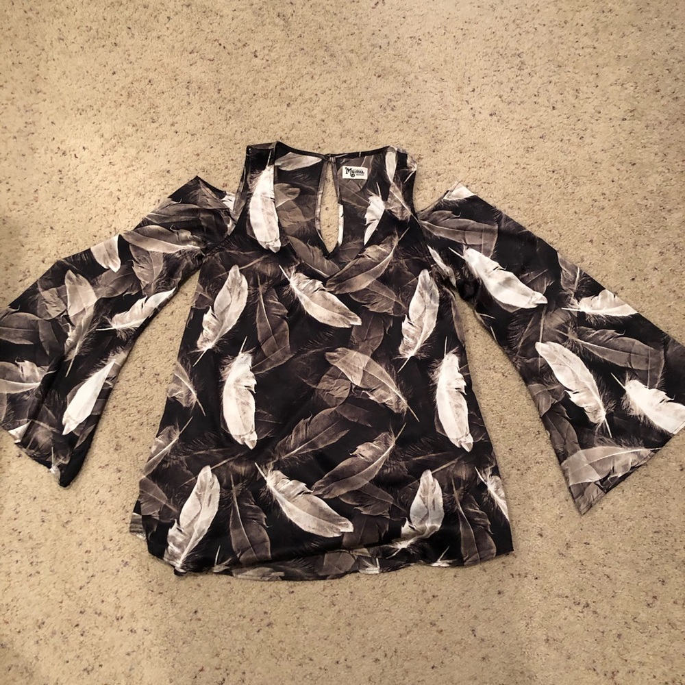 Show me you mumu cold shoulder top Size M
